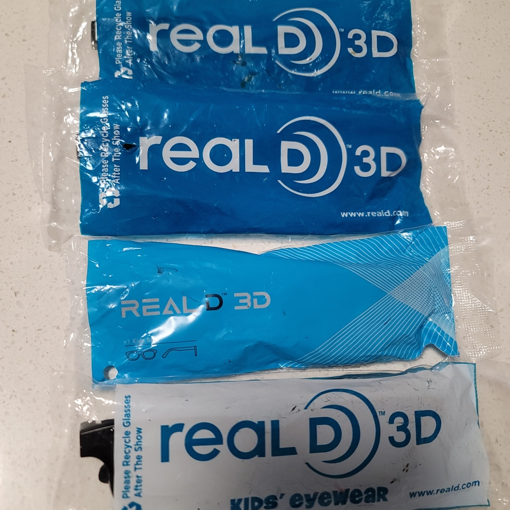 NEW W/O TAG 3D Glasses ( 2 ADULTS + 2 KIDS)